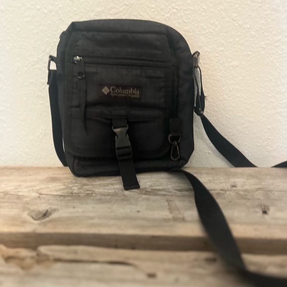 Columbia Black Women’s Crossbody Travel Bag - Picture 1 of 14